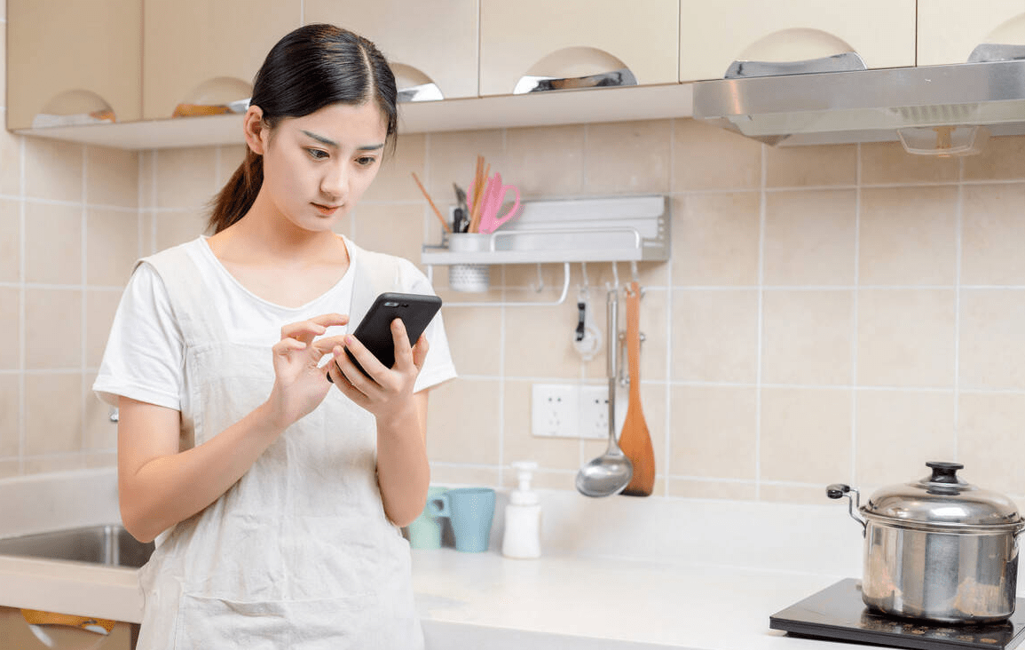 接下来兴宏信小编给各位姐妹总结一下常见的上户使用手机不当的问题.