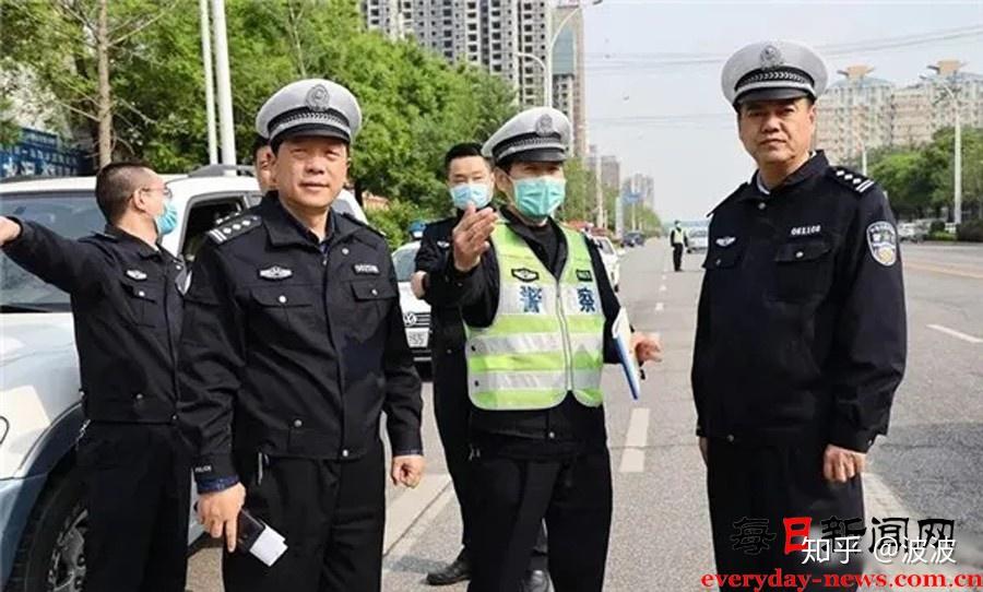 陕西咸阳交警支队副支队长李朝阳一行在渭城大队督导检查工作