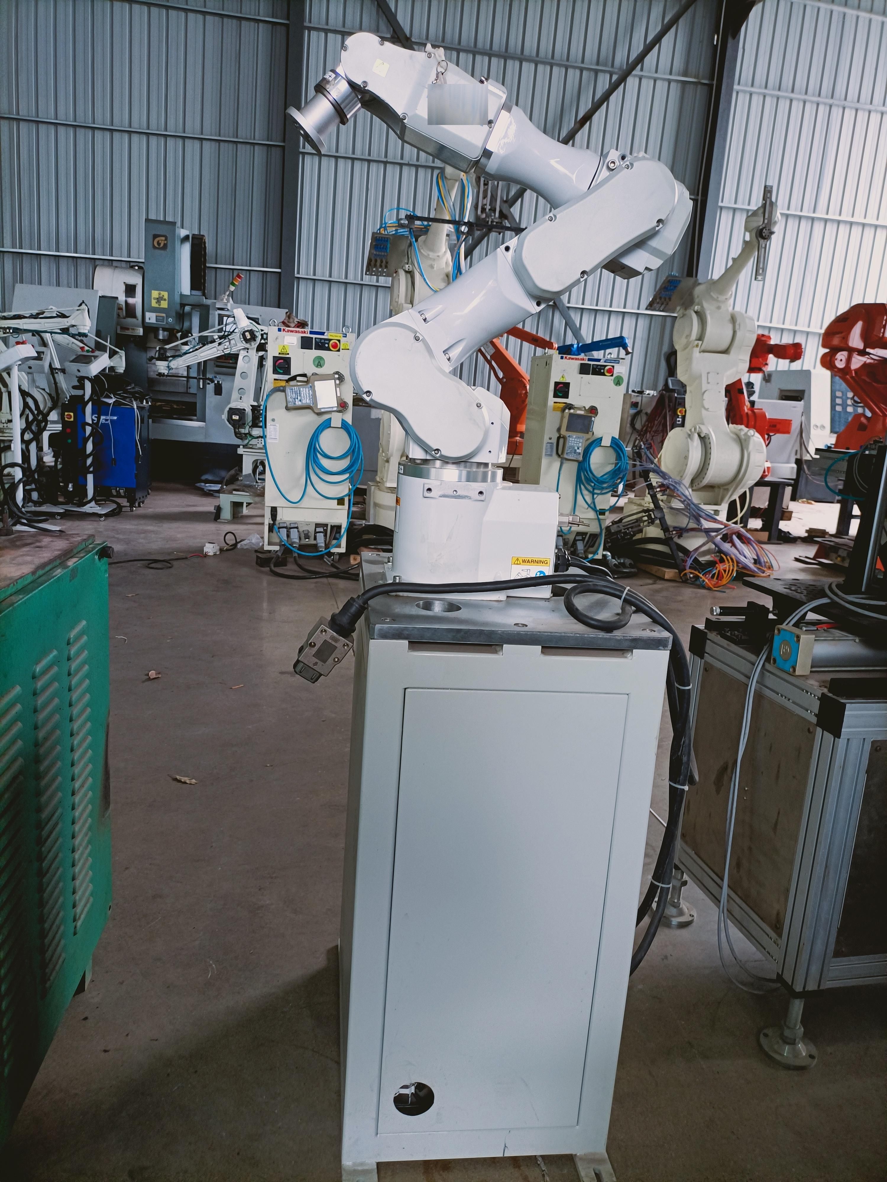 一种面向实践教学的六轴工业机械臂的结构设计及有限元分析