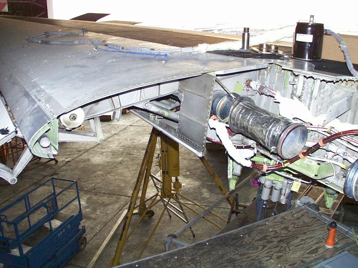 【转载】飞机钣金,机电,漆面维修,事故机回收修复,技术高超,安全可靠