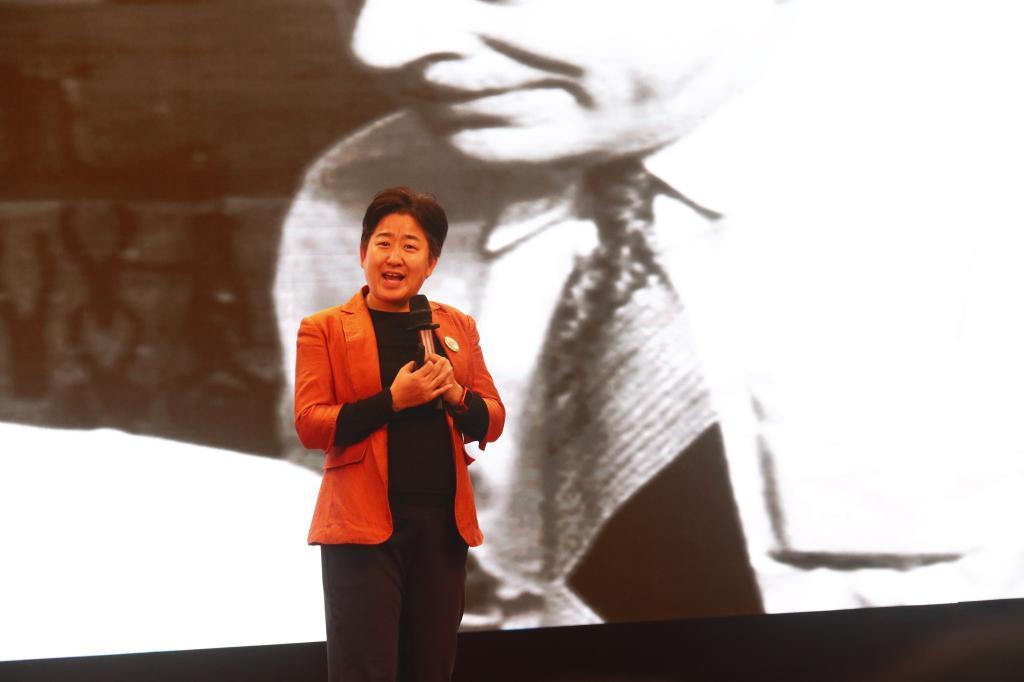 北大教授张海霞我曾对学生说必须学高科技我给你们找工作