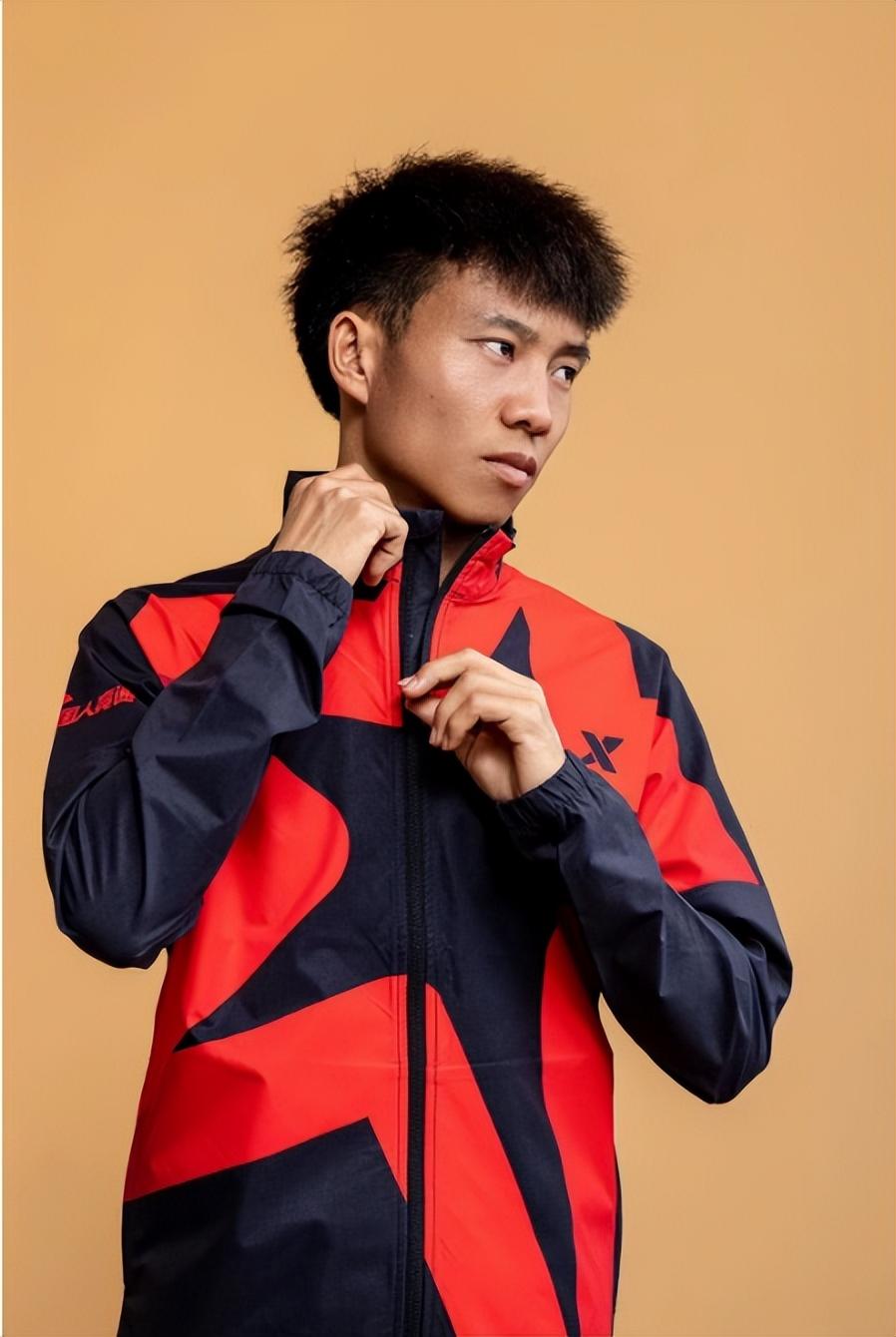 石嘴山籍运动员何杰夺得2023武汉马拉松冠军