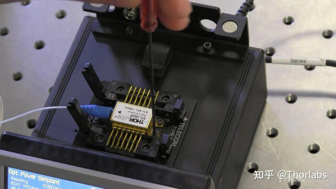 蝶形封装半导体激光器的配置方法