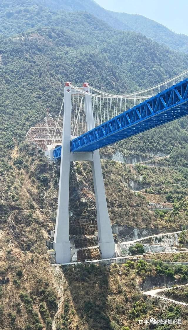 滇藏铁路丽江至香格里拉段(丽香铁路),位于云南省西北部,连通丽江市与