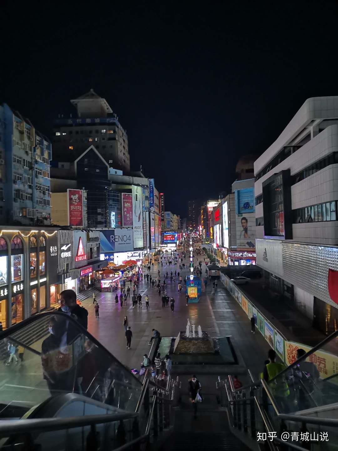 青島臺東步行街在疫情後已經開始恢復人氣