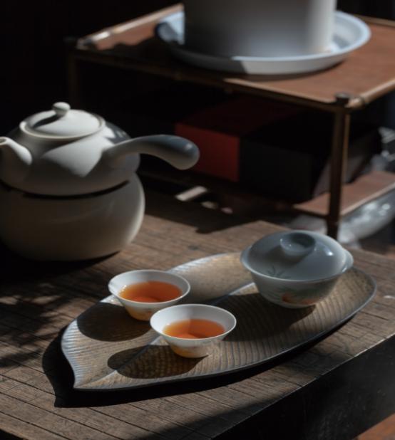 赵恒称帝后咨询刘娥奈何治理卖掉她前夫，刘娥的机灵回应：封个三品官