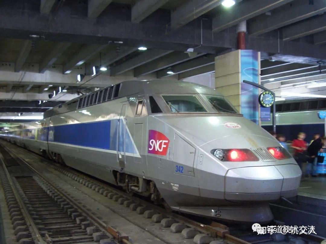 法國亦屢次刷新高鐵速度紀錄,在2007年4月3日經過改裝的tgv-v150列車