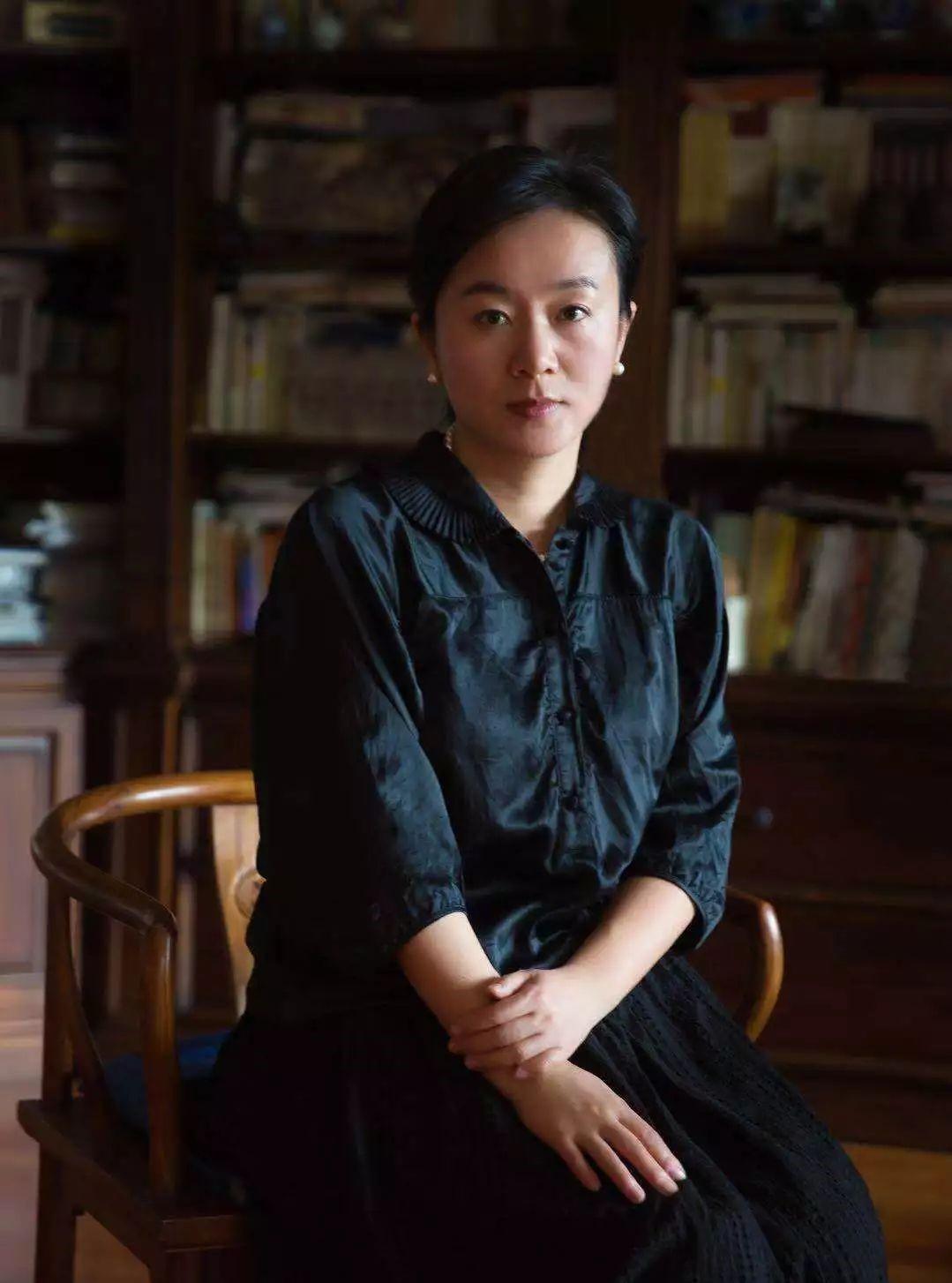 [23-《莲花》-安妮宝贝"用一种真实的方式,度过在手指缝之间如雨水一