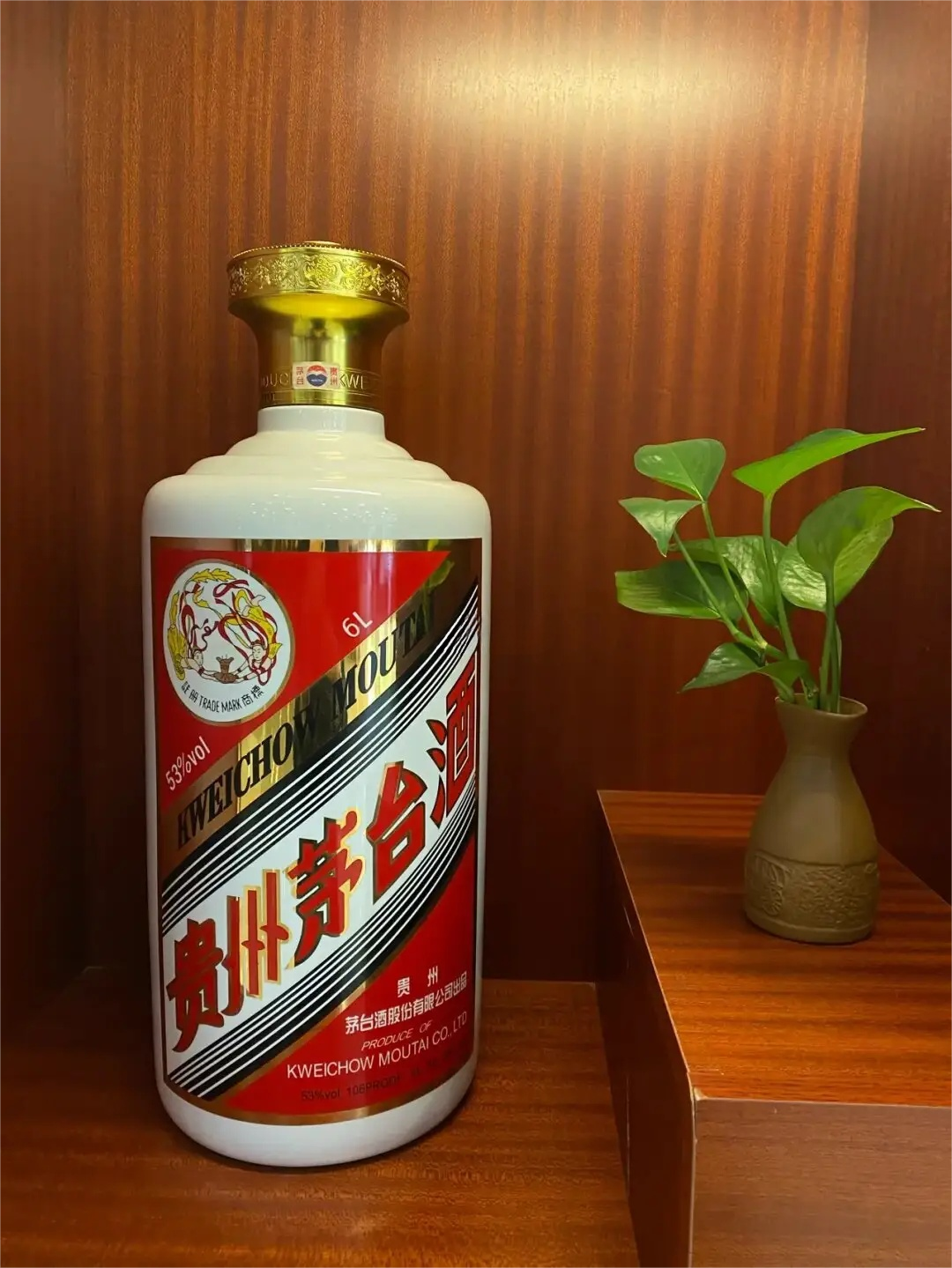 5l规格的茅台酒.