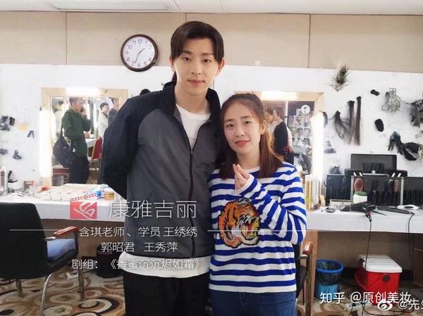 化妆师艺名简单大气的英文名字 帮忙取个英文名 化妆师英文名字 我是一名