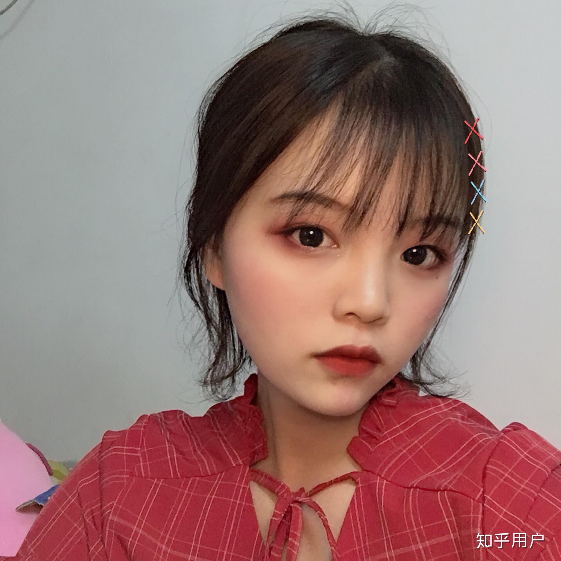 有脸大塌鼻子的好看的女孩子吗