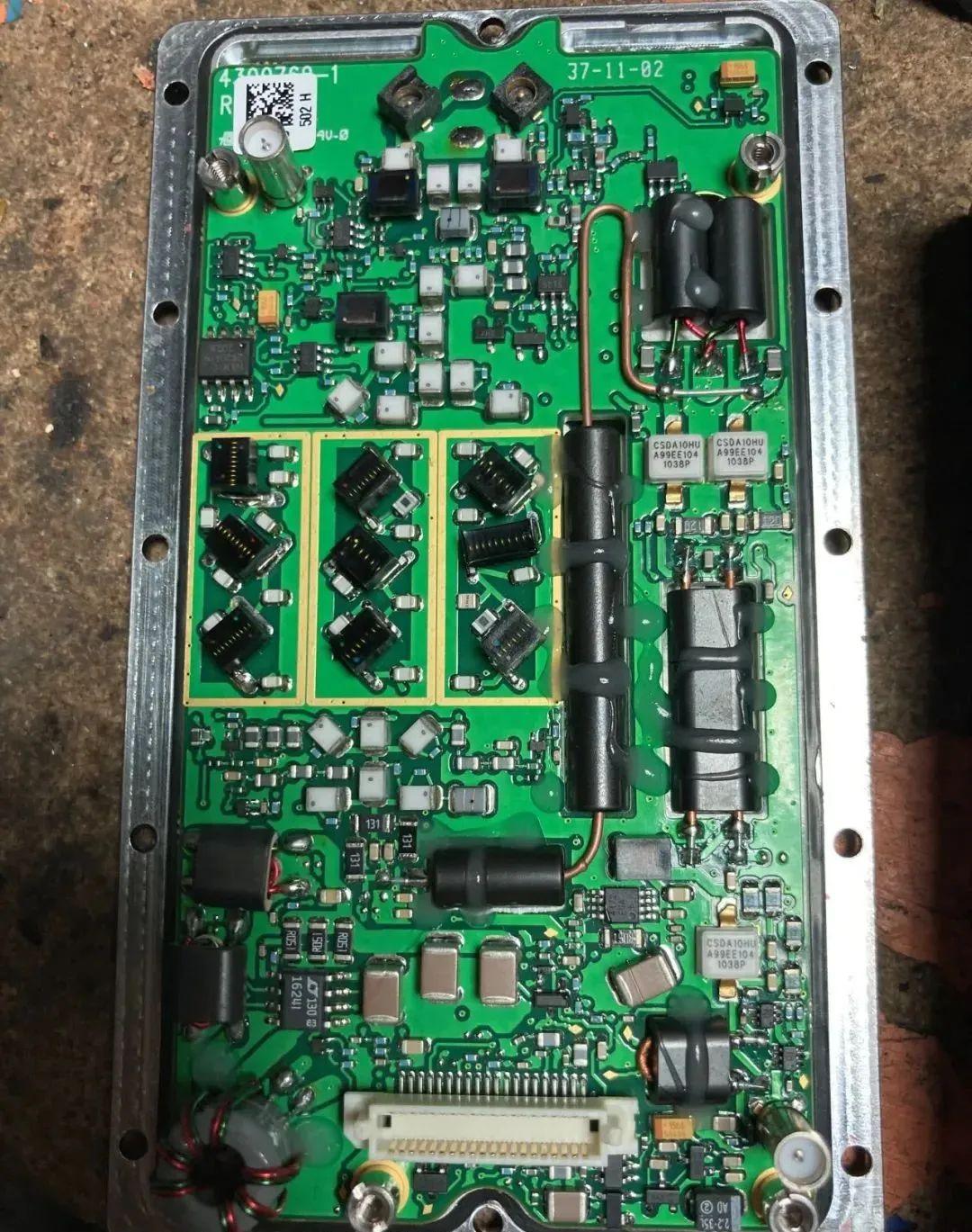 拆了一个美军电台PRC-148 JEM和配套车载功放AN/VRC-111,设计不是一般复杂! - 知乎