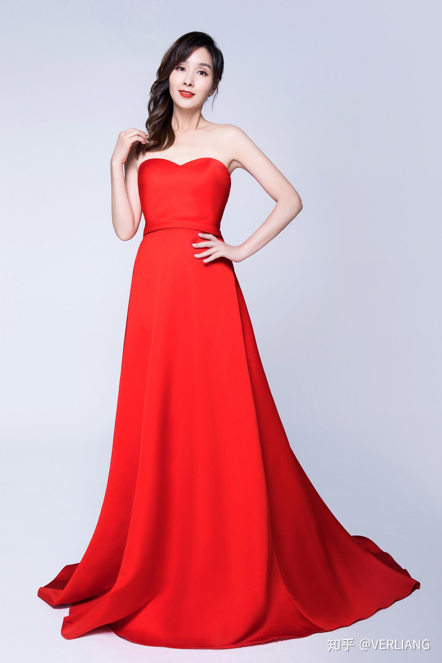 冻龄女神杨恭如情人节写真曝光   抹胸红裙明艳动人