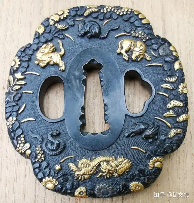 而另有一类镡,则出身高贵得多,是从太刀配件师发展而来.