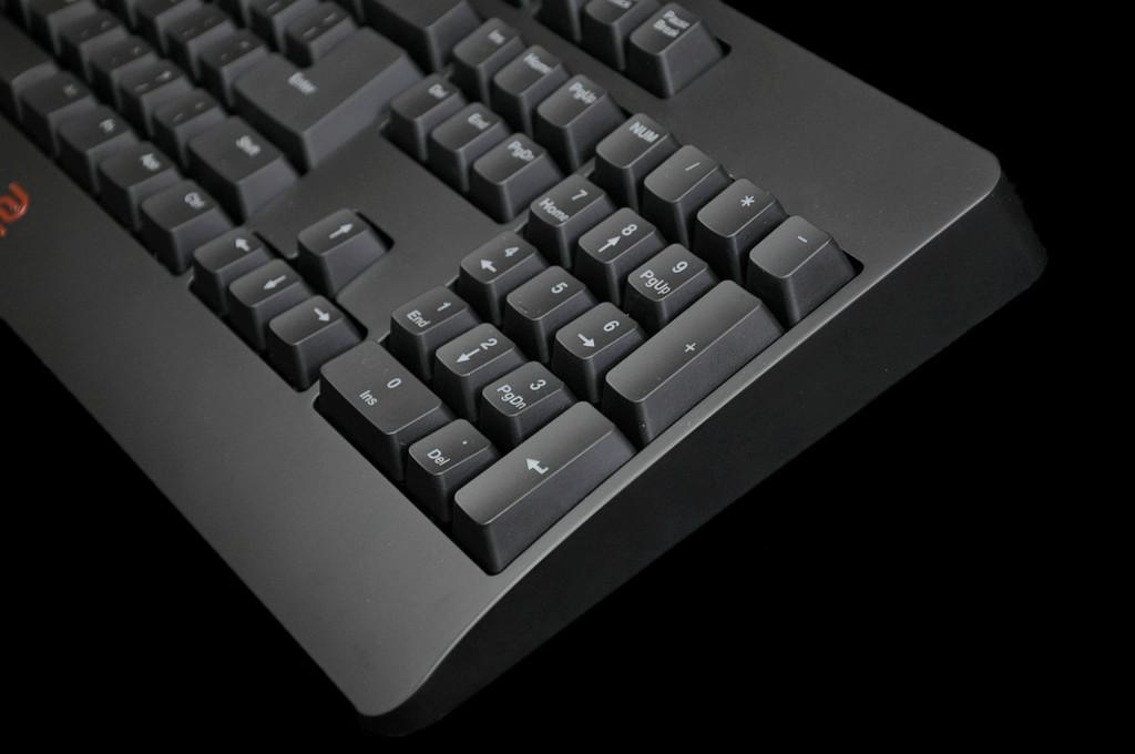 卓威celeritasii机械键盘评测极简设计vs电竞手感