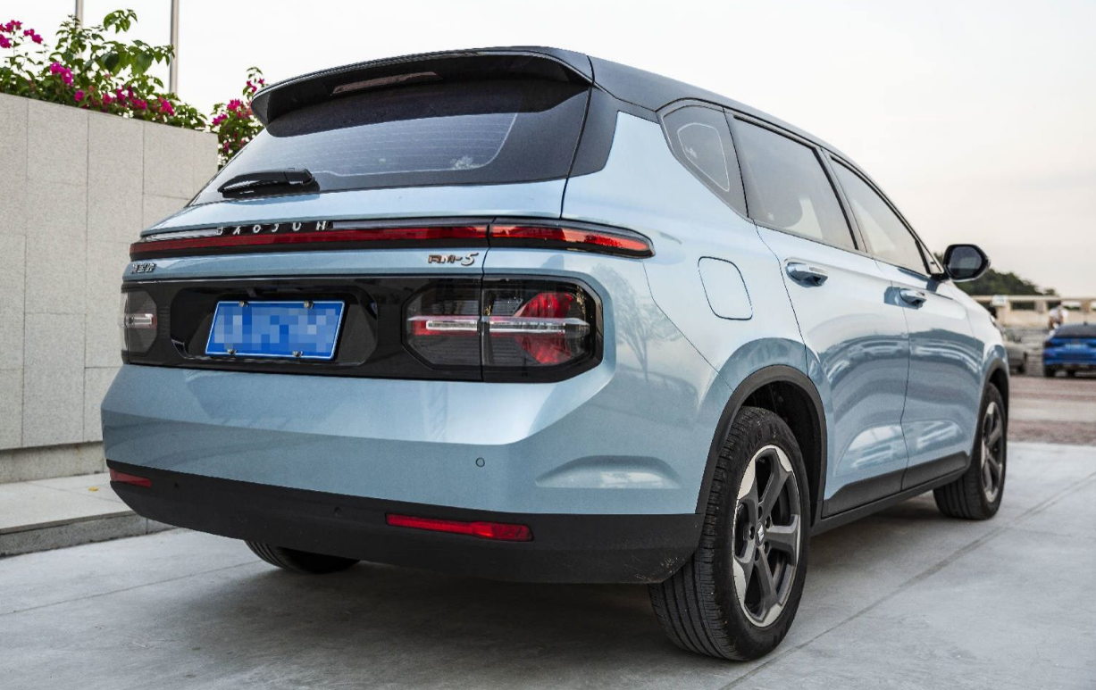 新宝骏rm5长4米76个独立座椅才7万多过年开它有面子