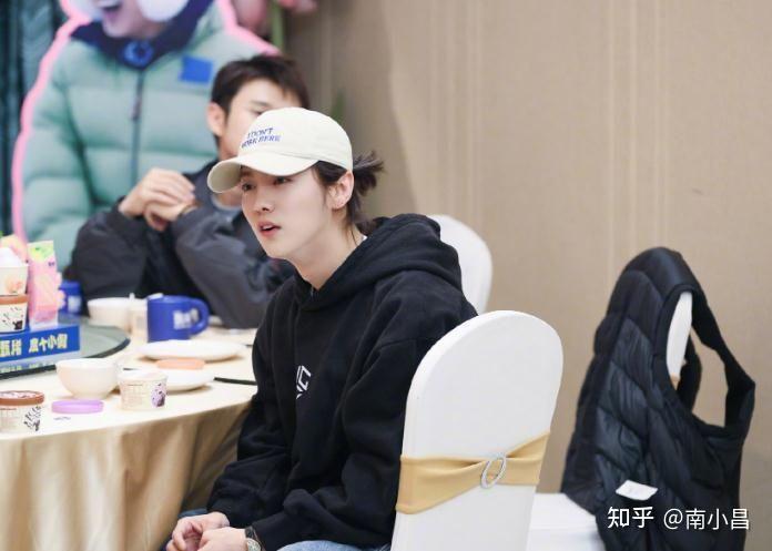 杨洋人设塌房,初代四大男顶流鹿晗言行最爷们 - 知乎