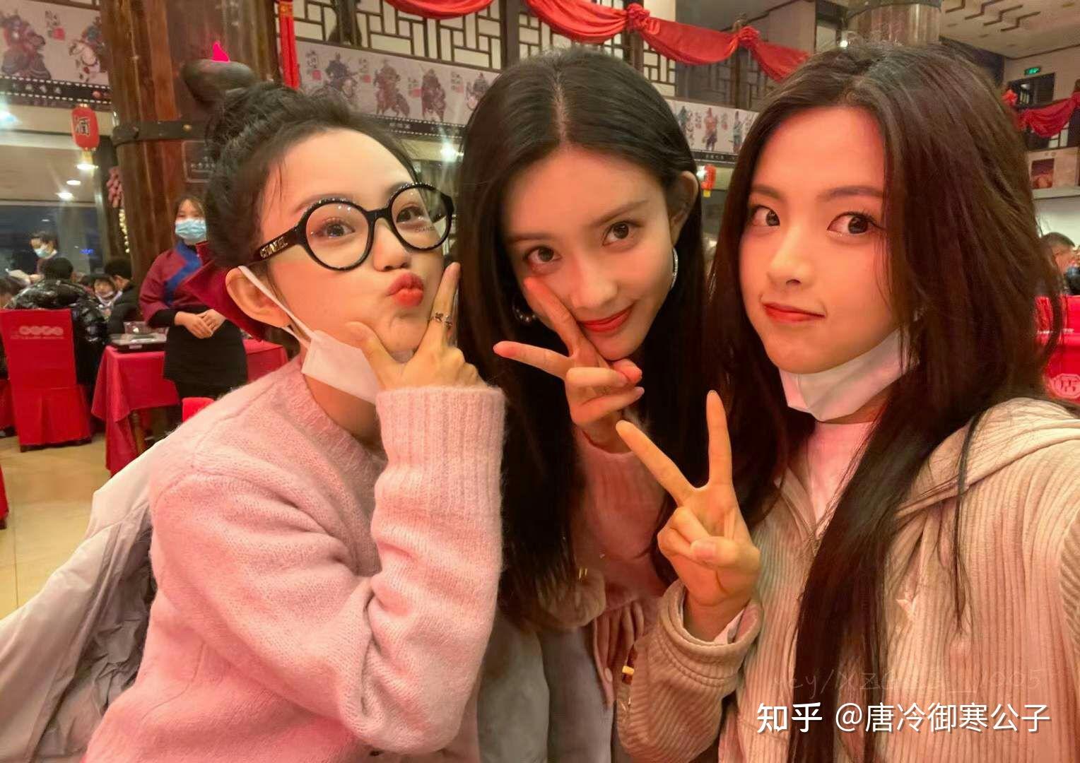 大明星剧组合照