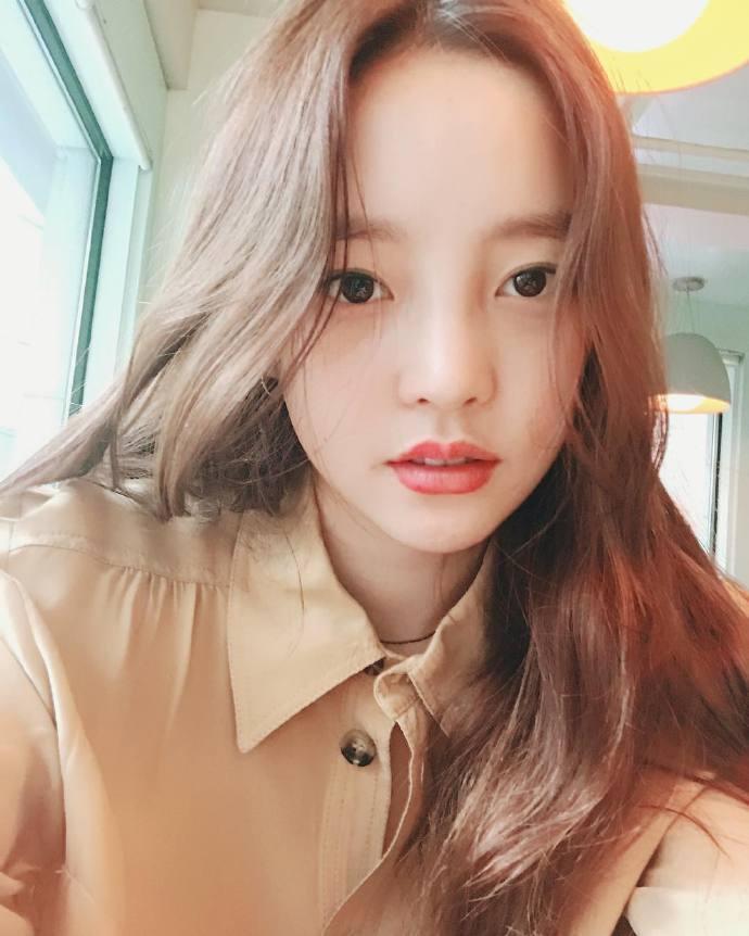 自杀的具荷拉的一生——一个路人粉的心声 - 知乎