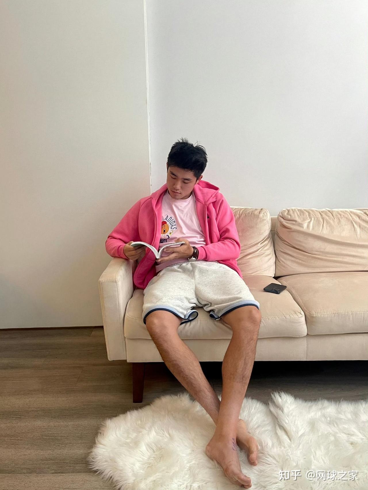 吴易昺复出生涯成就前任姐弟恋无疾而终现任女友热辣性感