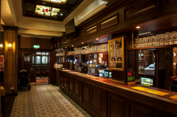 英国酒吧国有化的历史