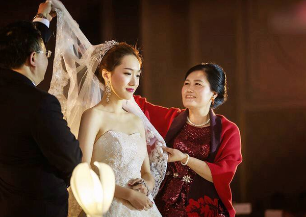 结婚女方必须买的东西有哪些新娘结婚前需要准备什么红包和礼物 知乎