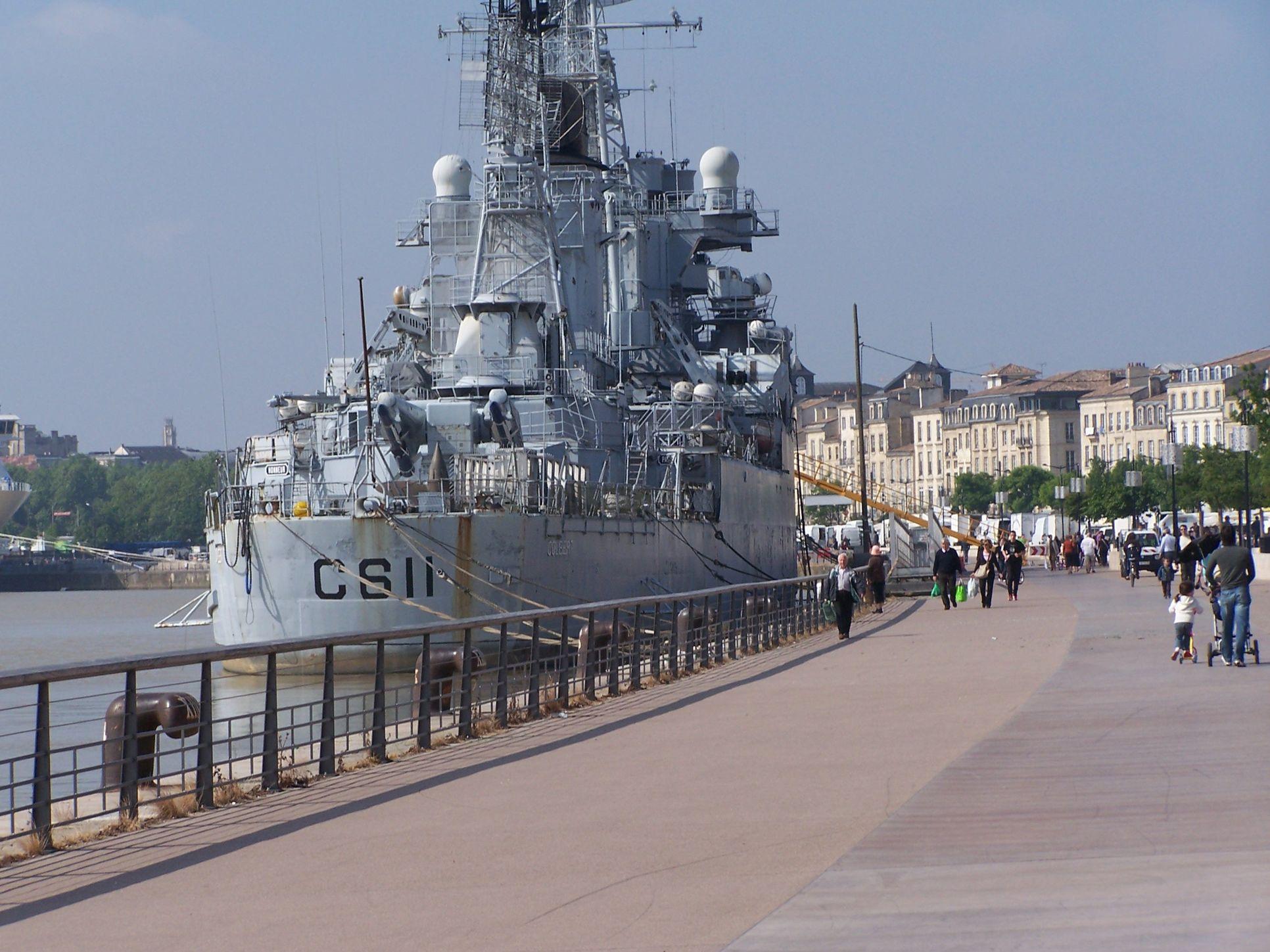 法国防护巡洋舰图片
