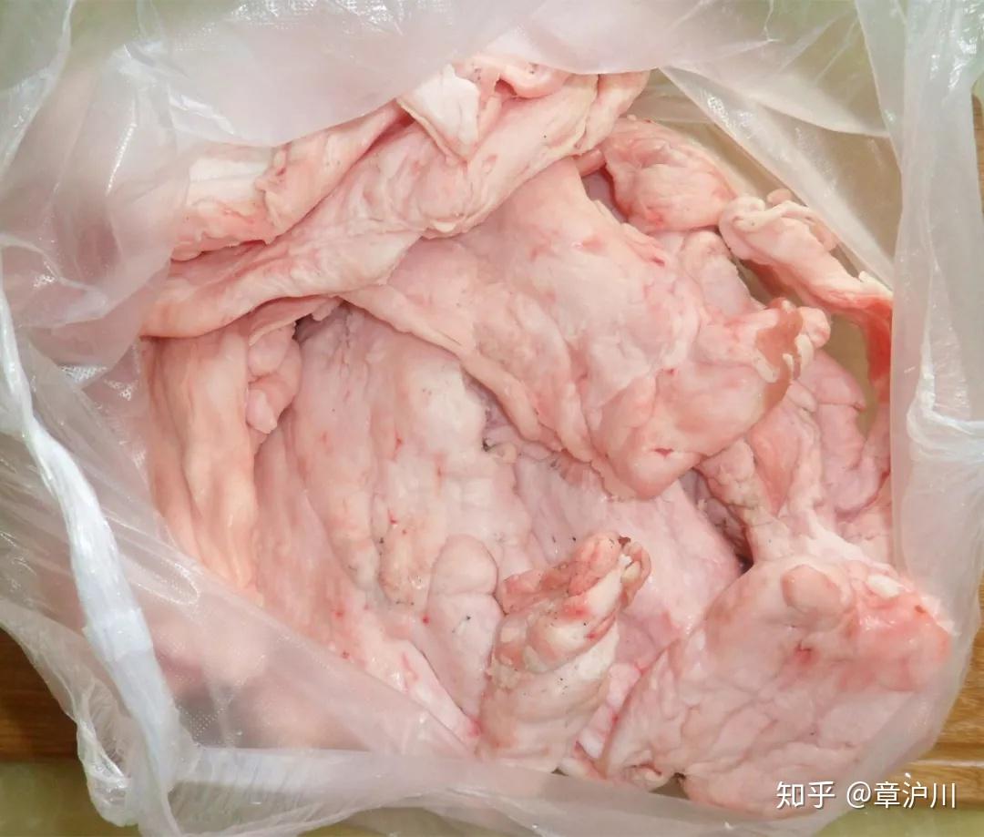 猪板油是猪内脏的脂肪,跟皮下脂肪相比会更香.