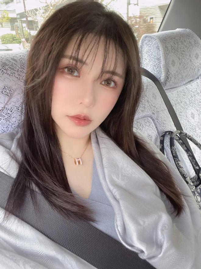 冲田杏梨：从富二代到宅男女神，复出后携新女团再次闪耀娱乐圈！ - 知乎