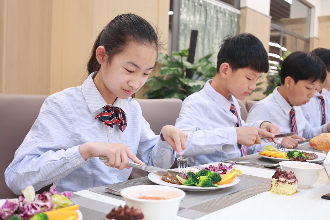 学西餐礼仪 赴优雅之约 |新华公学 "教育教学开放周"