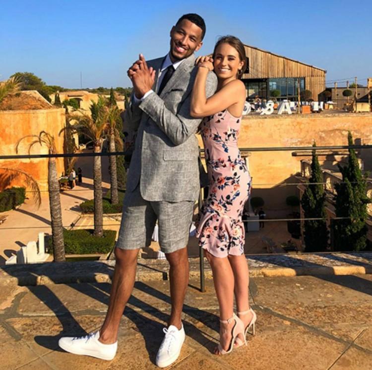 2k女神瑞秋官宣已与罗伯森分手 后者此前发文向瑞秋道歉