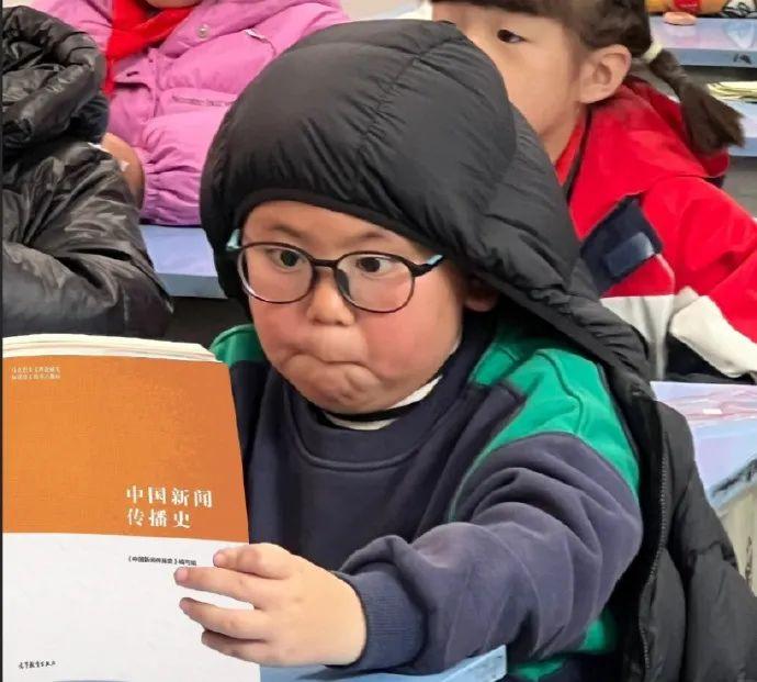 表情包:萌娃大哥期末复习读书表情包