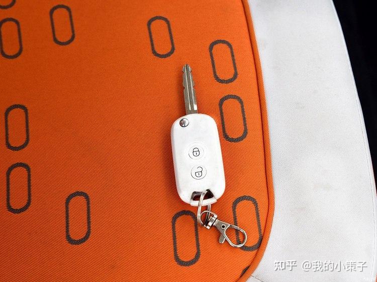 万元新能源汽车练手代步神器宝骏e100藏不住的秘密