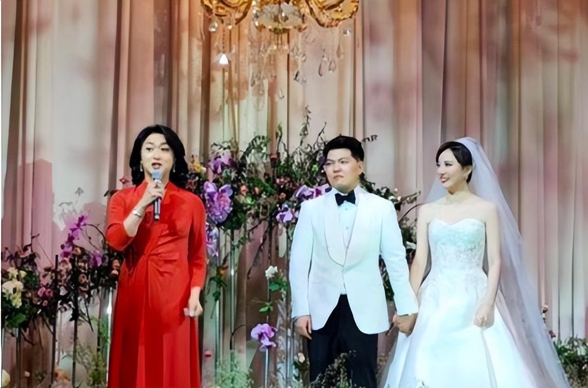 网曝余声老公侵犯女大学生余声反应太奇怪删除评论与甜蜜互动