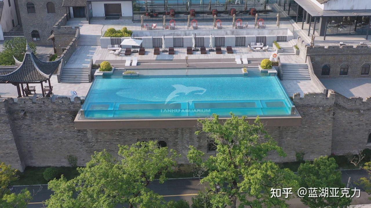 【蓝湖工程案例】重磅！藏在3000亩古城里的无边泳池，浙江盐官亚克力透明泳池掀高潮 - 知乎