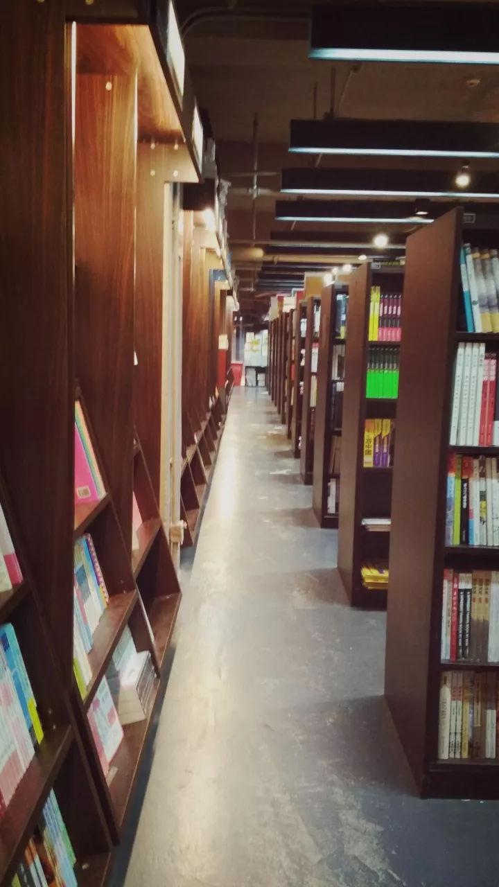 最美书店系列腹有诗书气自华武汉文华书城