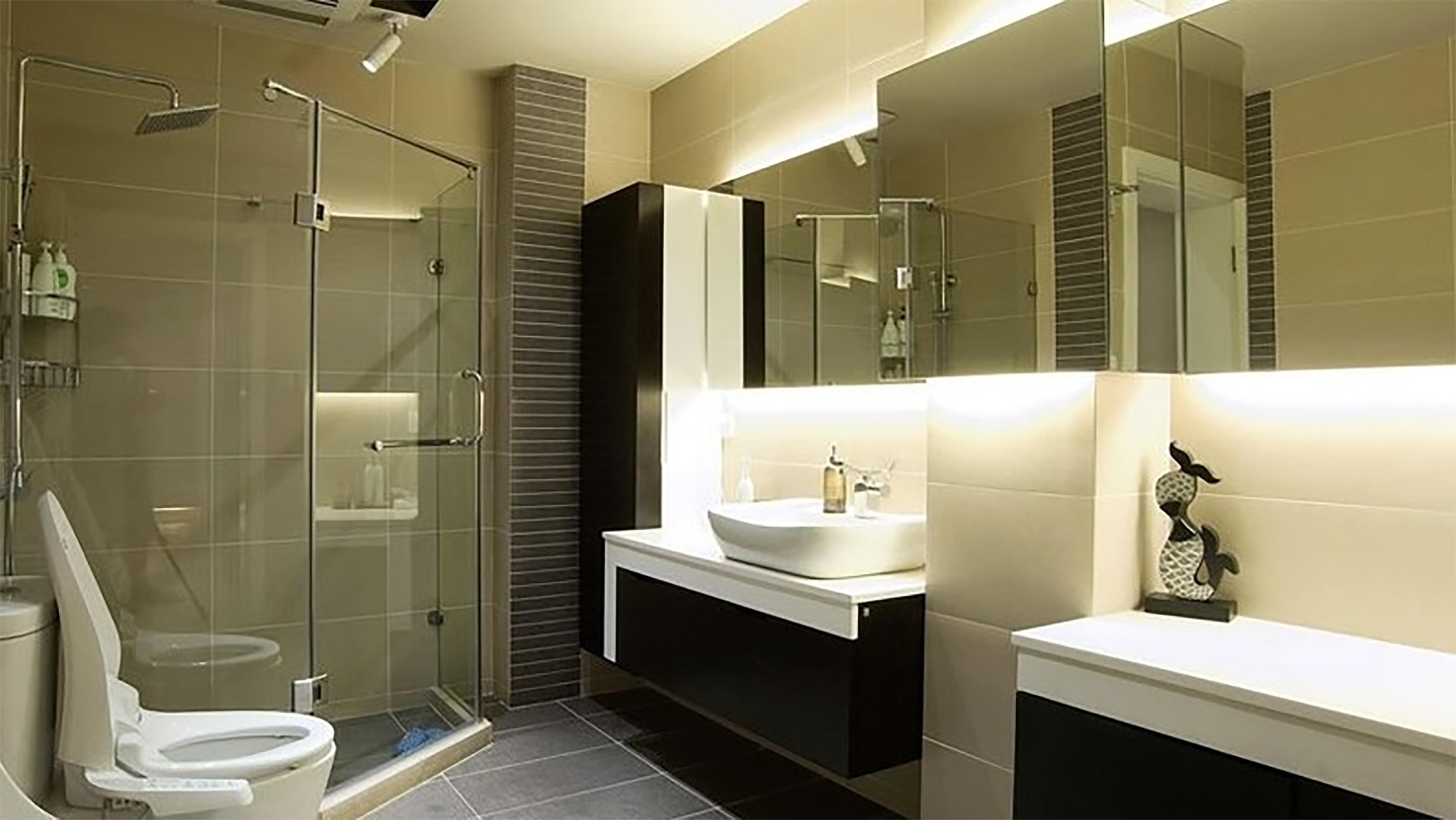 另外注意,卫生间里水汽比较大,在选购灯具时,最好选用防潮灯具.