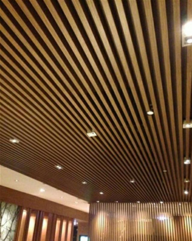 一,木格栅吊顶的作用木格栅吊顶是现代装修中最为常见的吊顶方式,方便