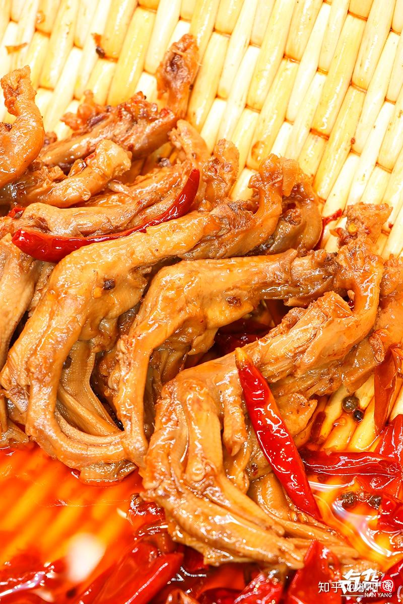 鸭爪是店内的抢手货,经常不够卖.