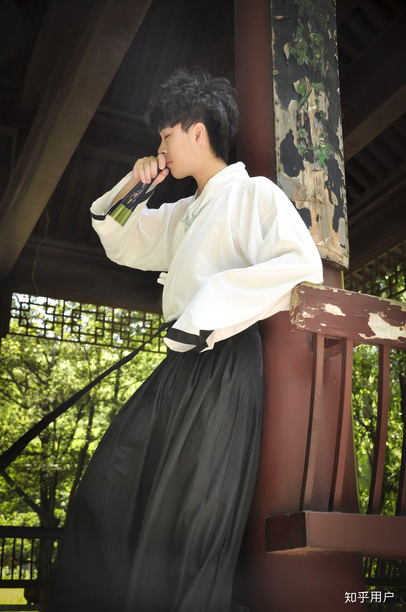 为什么现在汉服男模特都特别阴柔