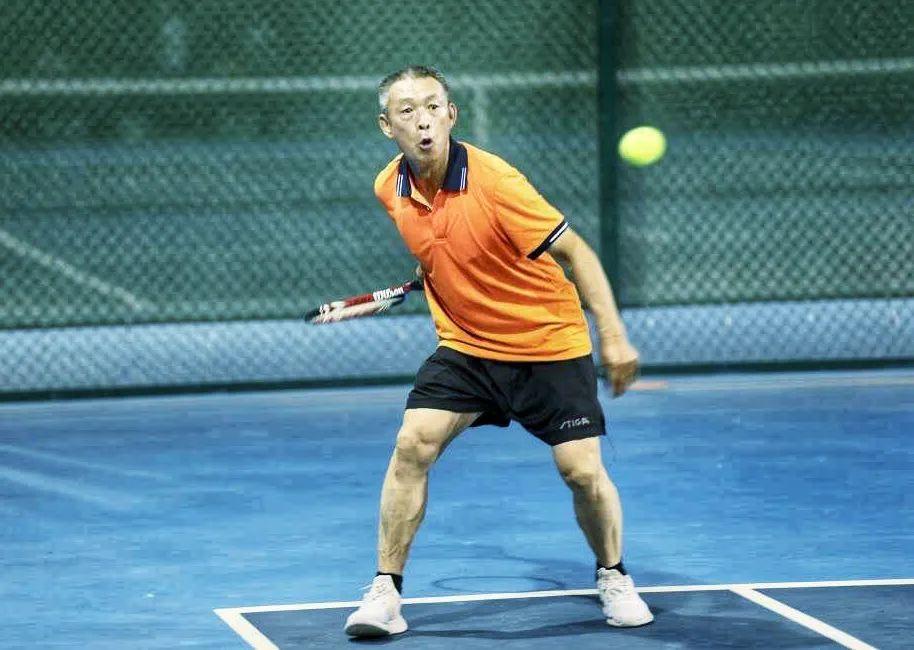 足球比赛气排球比赛射击比赛羽毛球网球乒乓球足球气排球射击每分必争