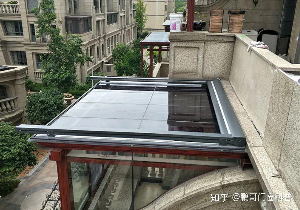 家用雨棚选购：玻璃、耐力板还是可折叠的布雨棚？ - 知乎