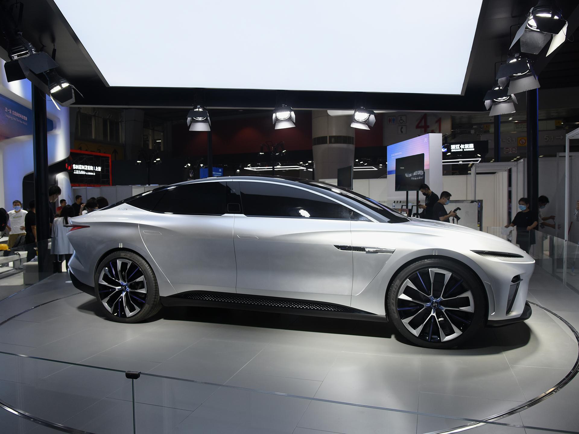 上汽r汽车旗舰来了这个中控屏居然能折叠