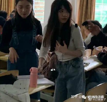 中国美女老师撞脸泰国女神lisa爆红 学生抢着上课 知乎