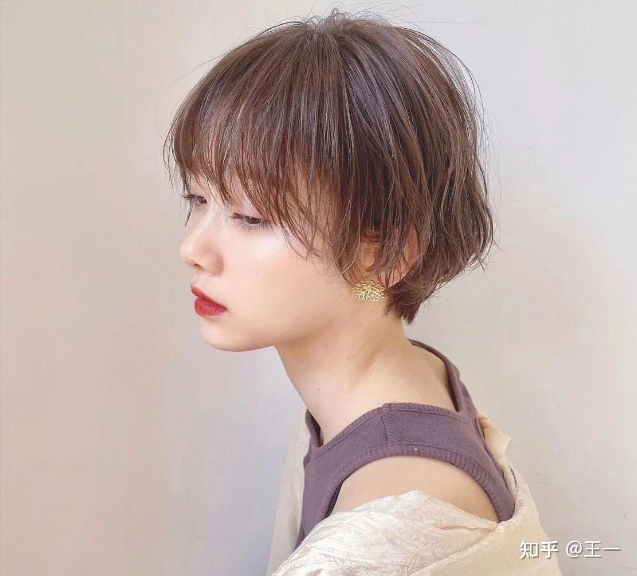 为什么短发会显老?