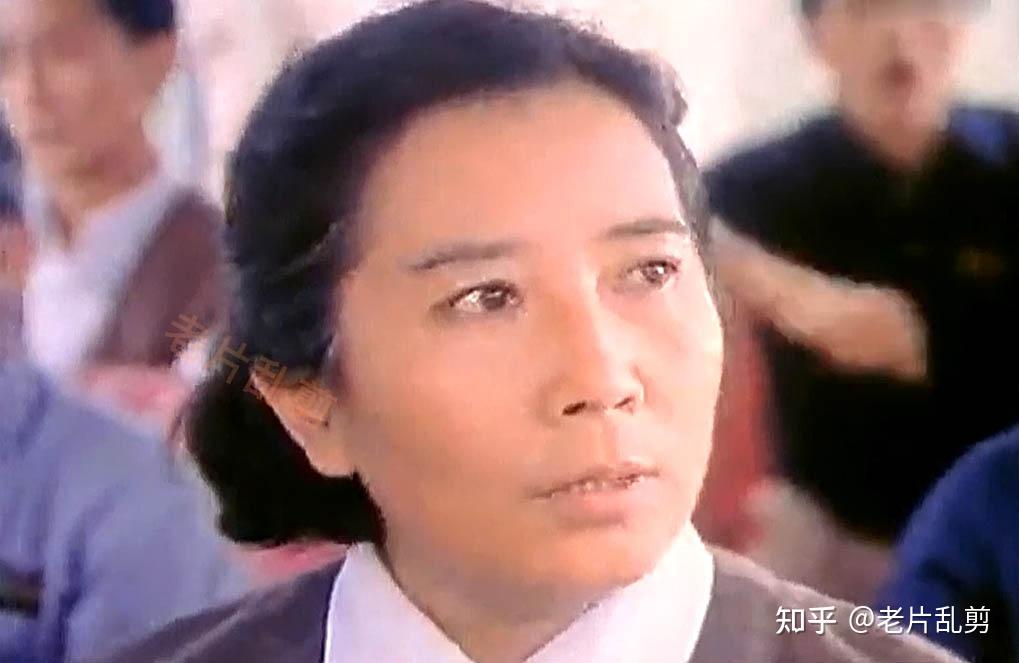 《飘逝的花头巾》1985年出演张辉执导的《狼犬历险记》片中饰演蚂蚱妈