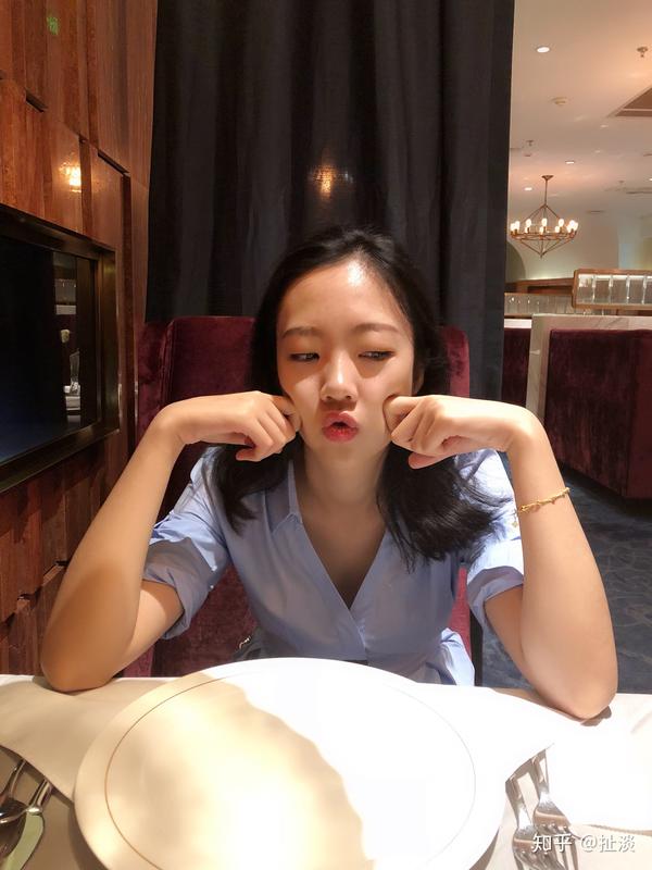 有个漂亮女朋友是什么样的体验?