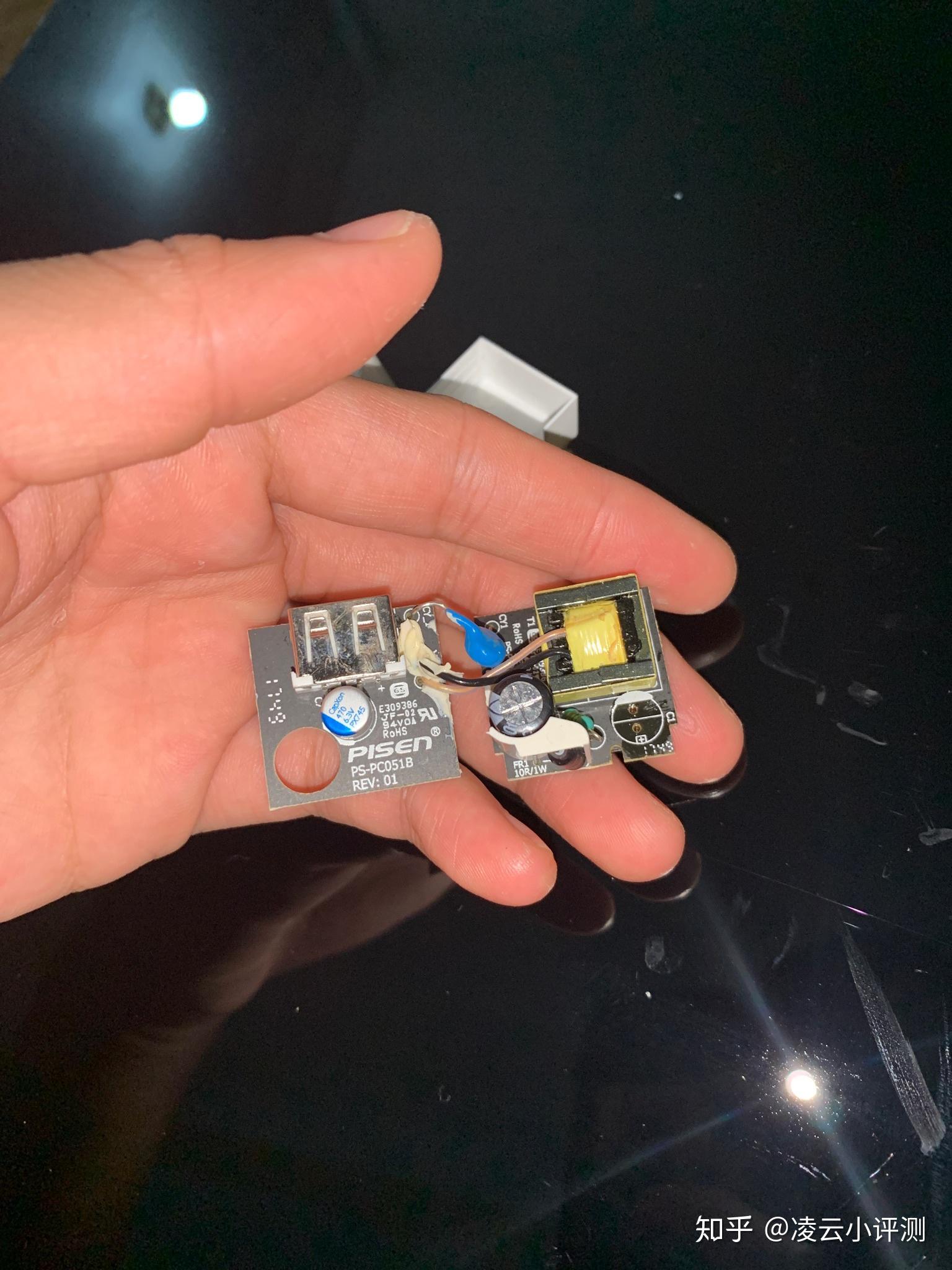 品胜充电头拆解的一些细节图