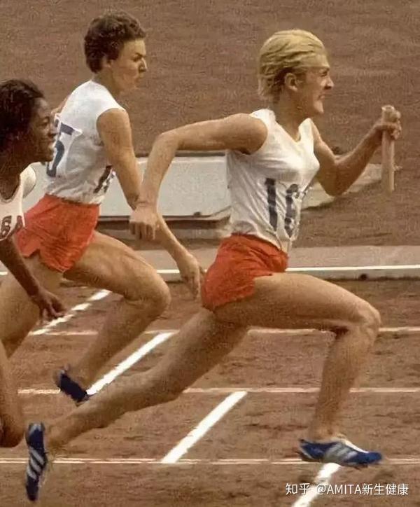 克洛布科斯卡(右),在1964年奥运会上超雄/超雌综合征(xxy,xyy)相反的