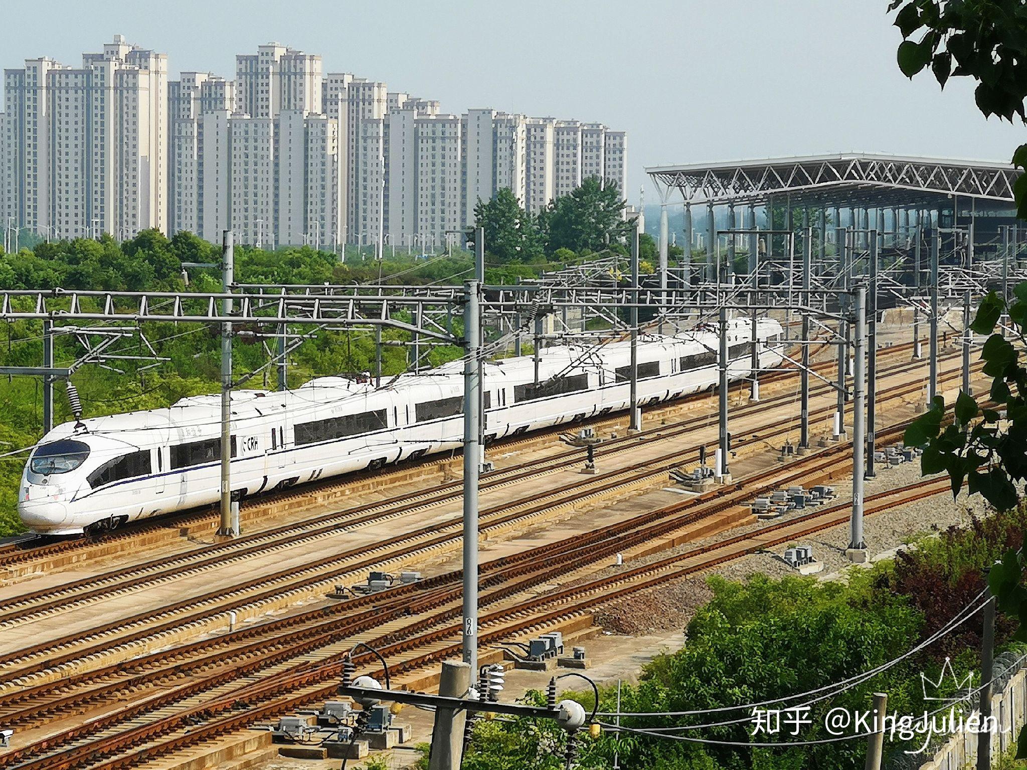 4 郑州:与g308 成都东-北京西在西安北站同台停靠的g1976:5.